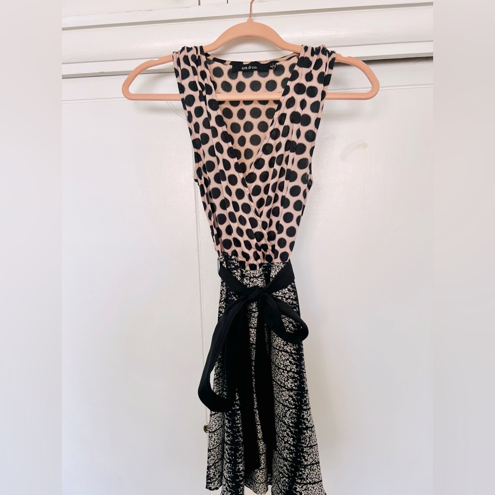 Arc & Co Short and Silky Mini Dress with Waist Tie (Size Small)